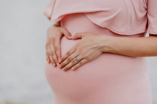 Bien dormir pendant la grossesse : Comment les bouchons ZEN-ARA™ Silence(Pro) peuvent améliorer votre sommeil
